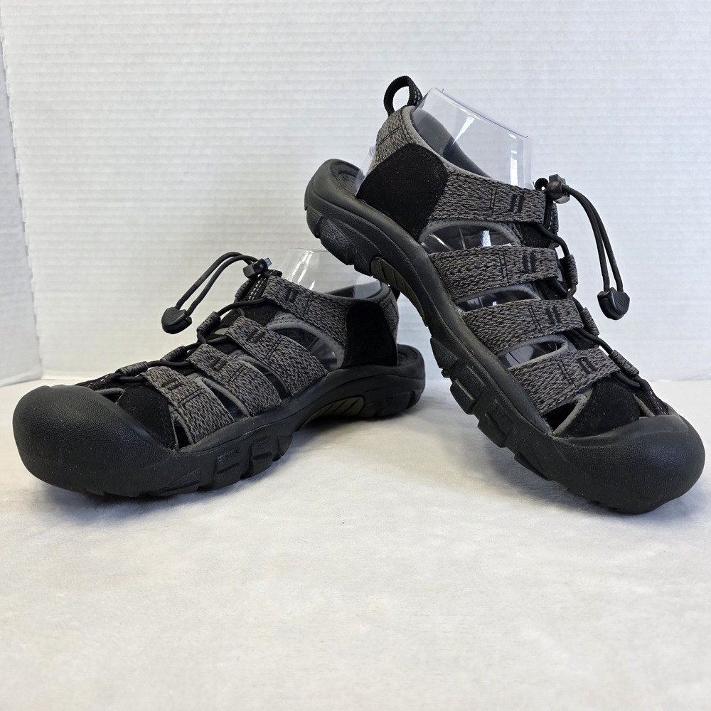 KEEN Men's 9 Newport H2 Closed Toe Hiking Water Sandals Black/Steel Grey 1022252